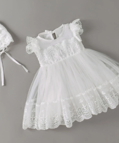 VESTIDO DE ENCAJE CON GORRO